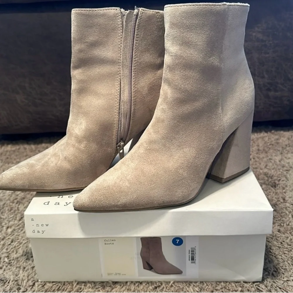 A New Day Cream Booties Size 7M - Picture 3 of 8